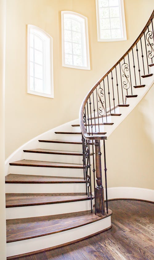 Pourquoi installer un monte-escalier droit chez soi ?
